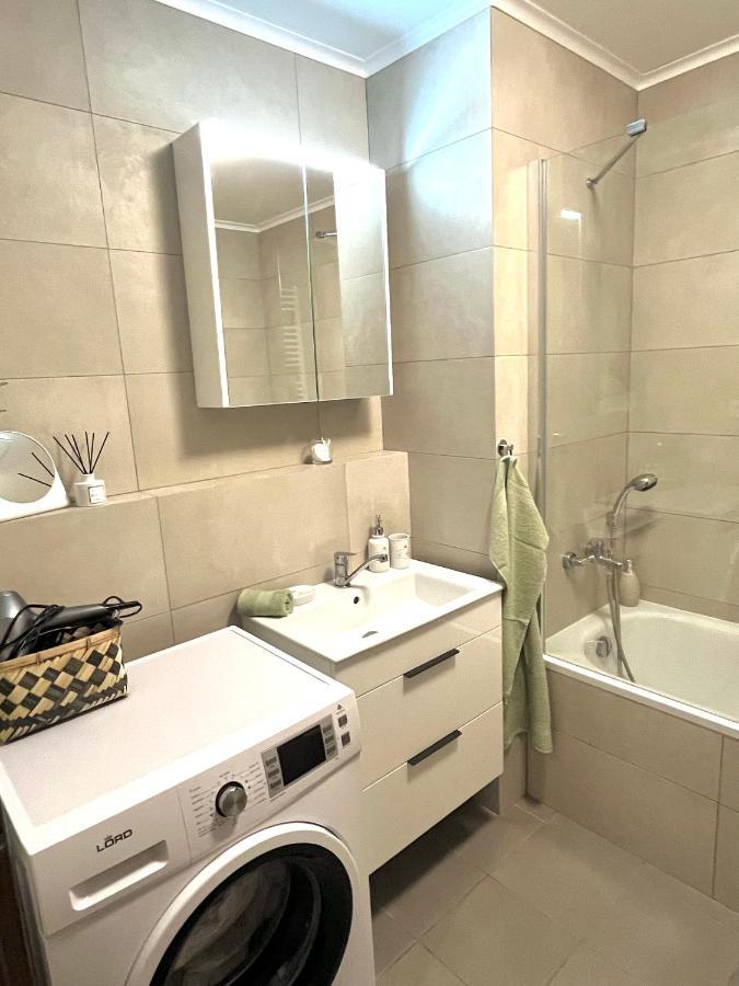 The Elite Suite II Downtown Ac & Garage Parking Bratislava Eksteriør billede