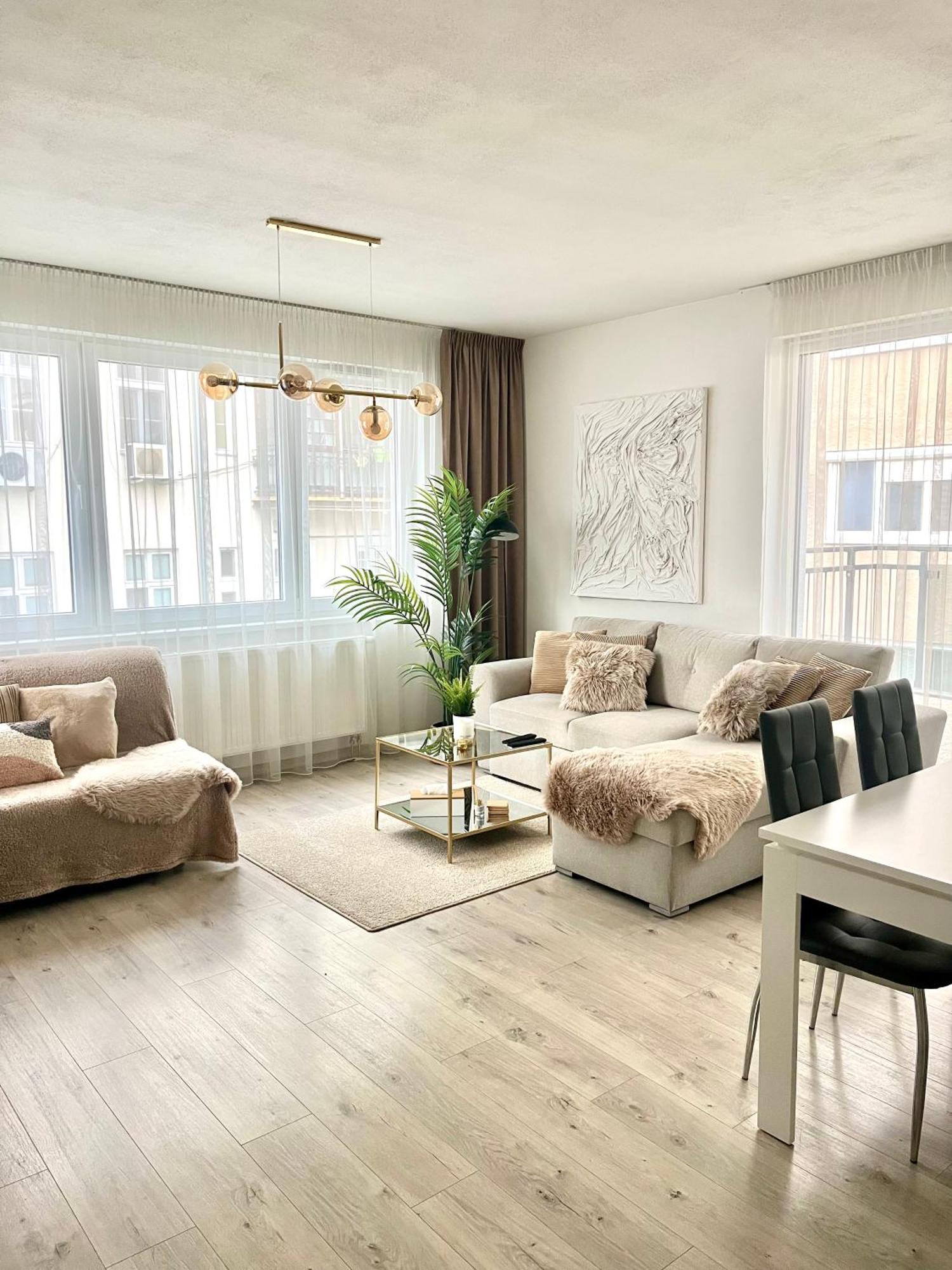 The Elite Suite II Downtown Ac & Garage Parking Bratislava Eksteriør billede