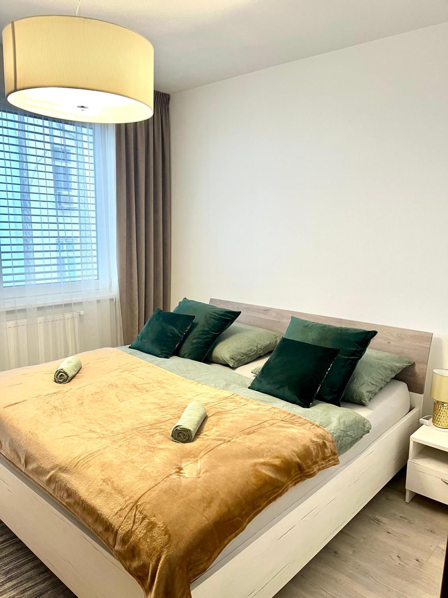 The Elite Suite II Downtown Ac & Garage Parking Bratislava Eksteriør billede