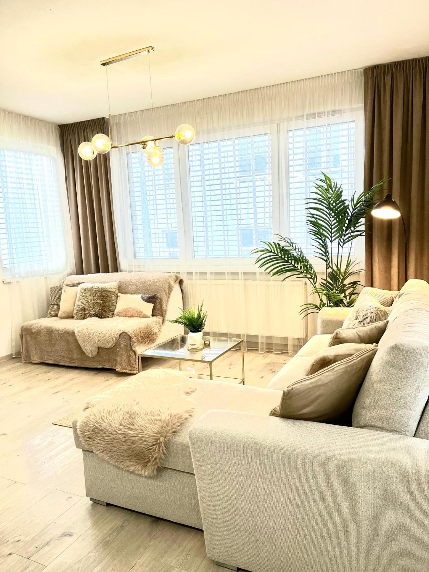 The Elite Suite II Downtown Ac & Garage Parking Bratislava Eksteriør billede
